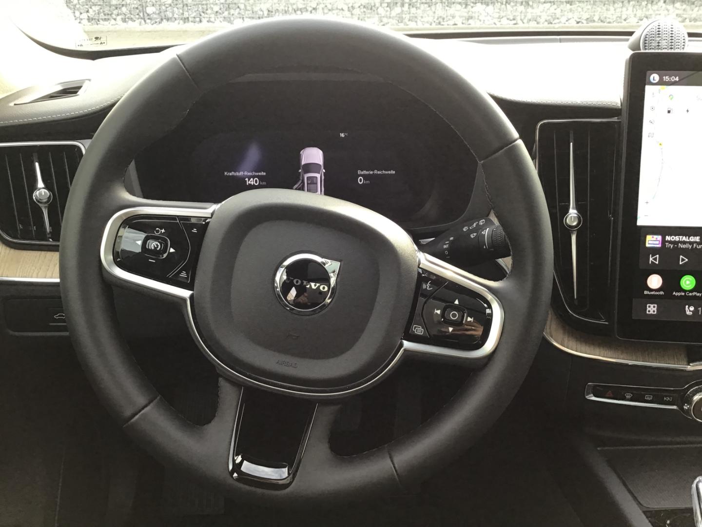 Volvo XC60 T8AWD Ultra Dark Luftfahrwerk Massage B&W