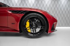 DBS COUPÉ 2023 RED/BLACK-RED CARBON SPORT SEATS