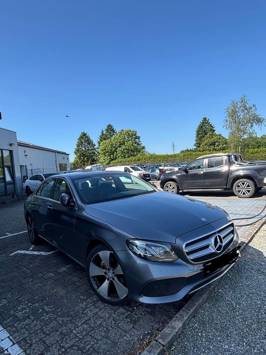Mercedes-Benz E 220 d/Led/Pano/Navi/Leder/Kamera/PDC