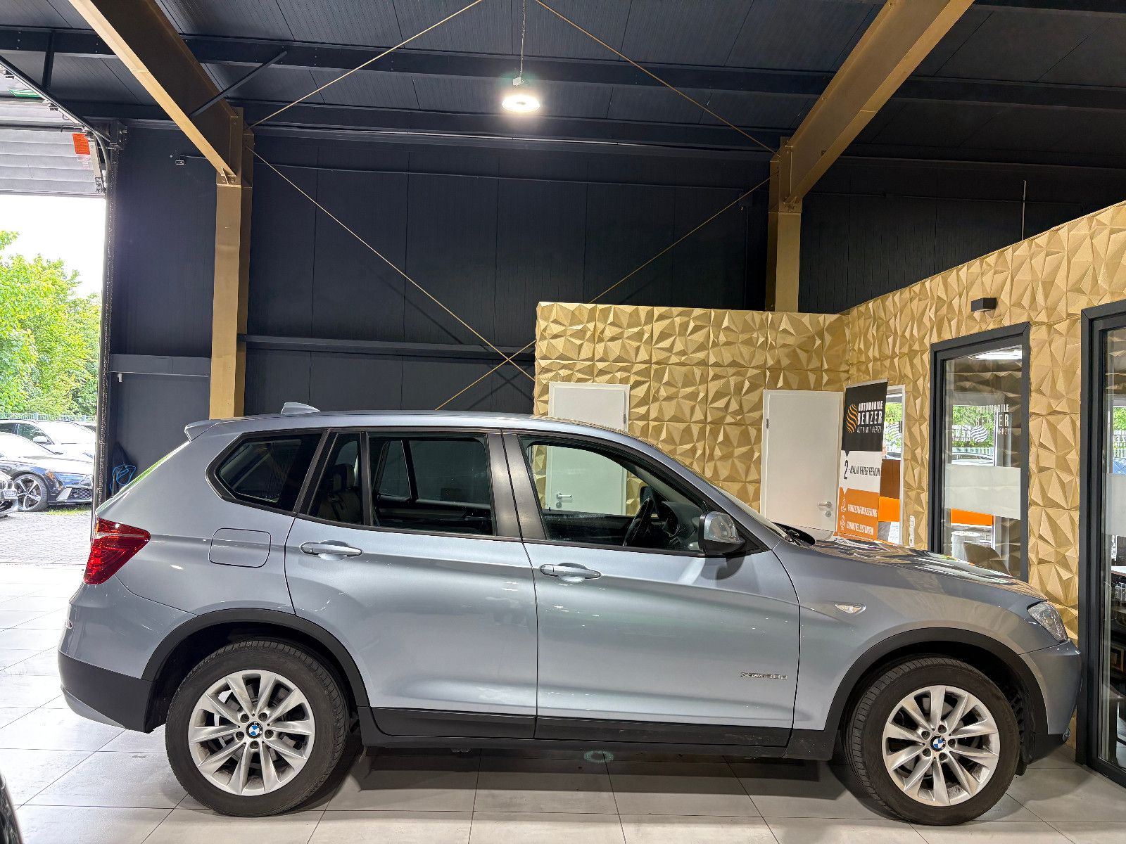 Fahrzeugabbildung BMW X3 xDrive 30 d/TEMPOMAT/SHZ/PDC/KLIMA/VOLLEDER
