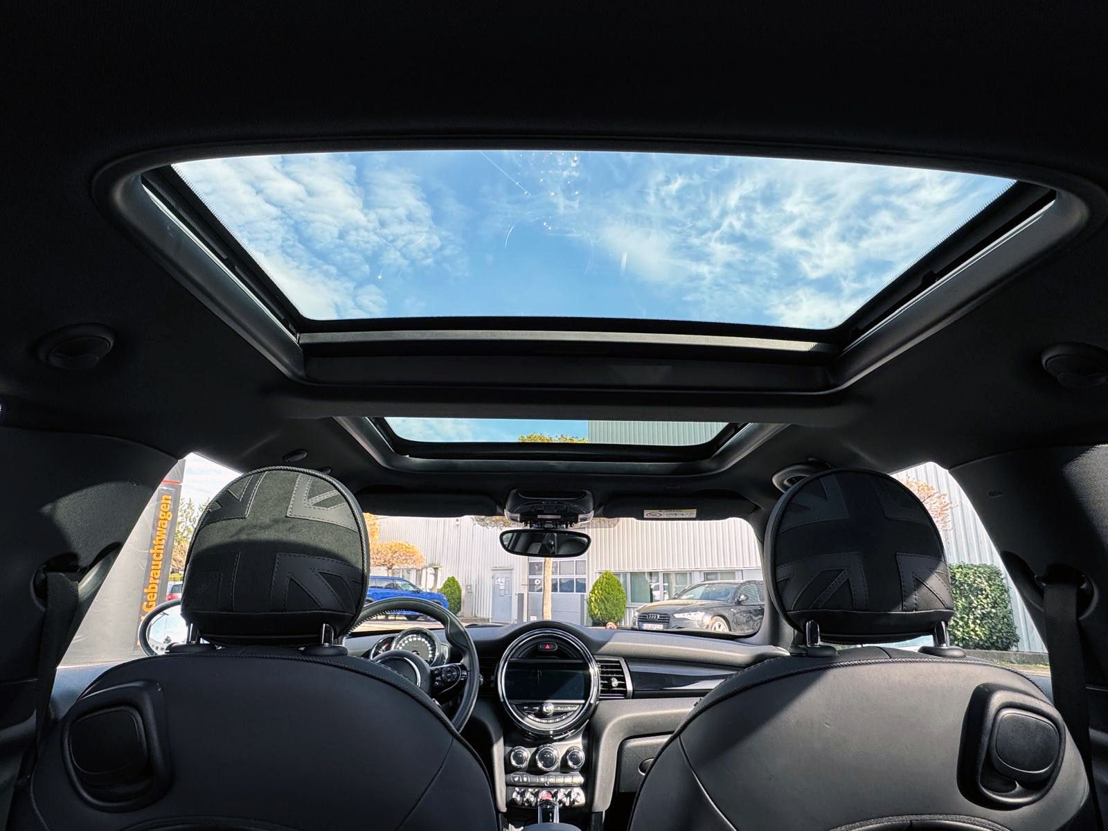 Fahrzeugabbildung MINI Cooper Steptr. LED NAV KAM PDC PANO  eGSD TEMP