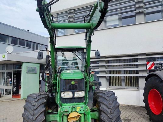 John Deere 6830