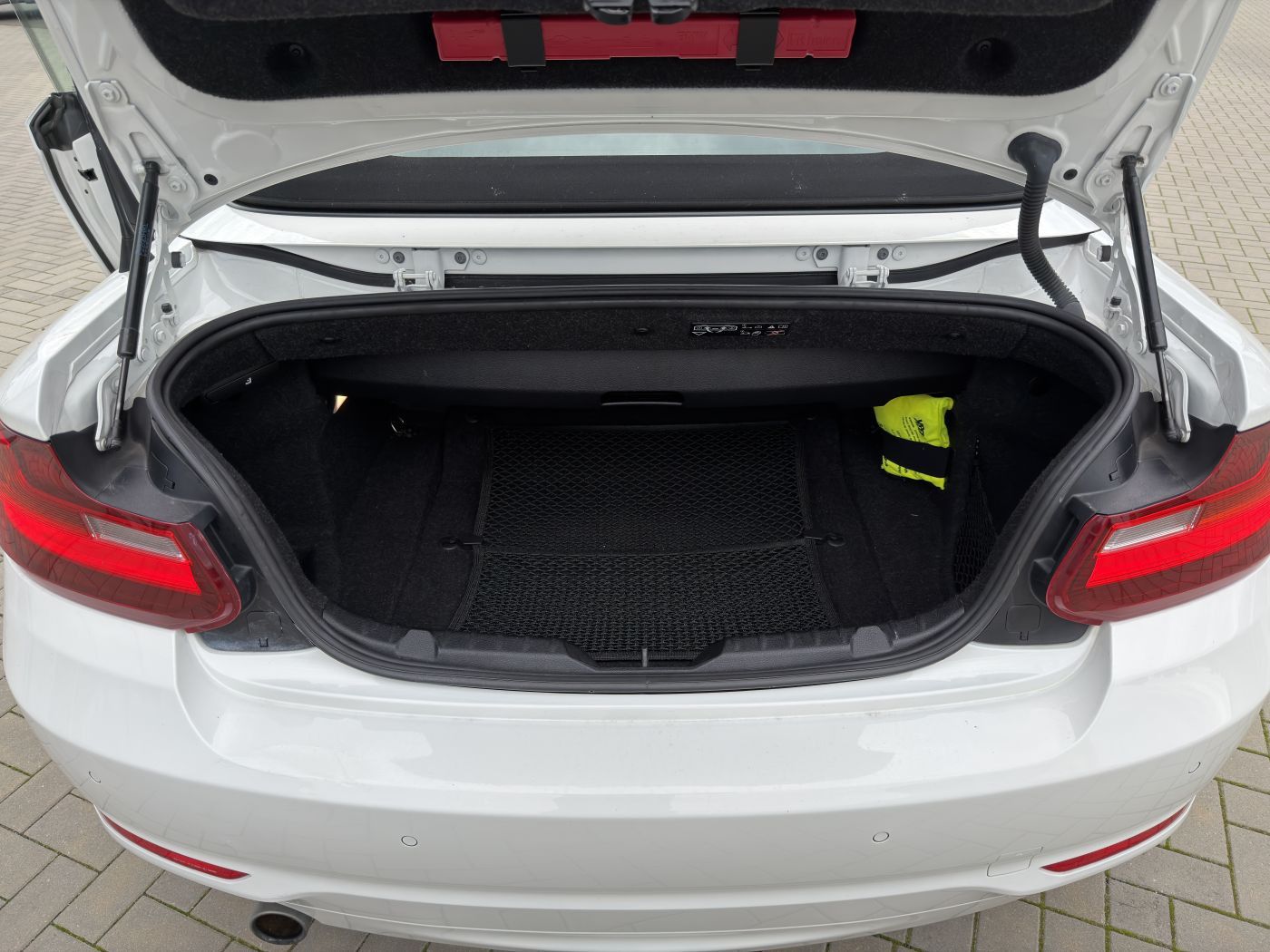 Fahrzeugabbildung BMW Cabrio 220 i