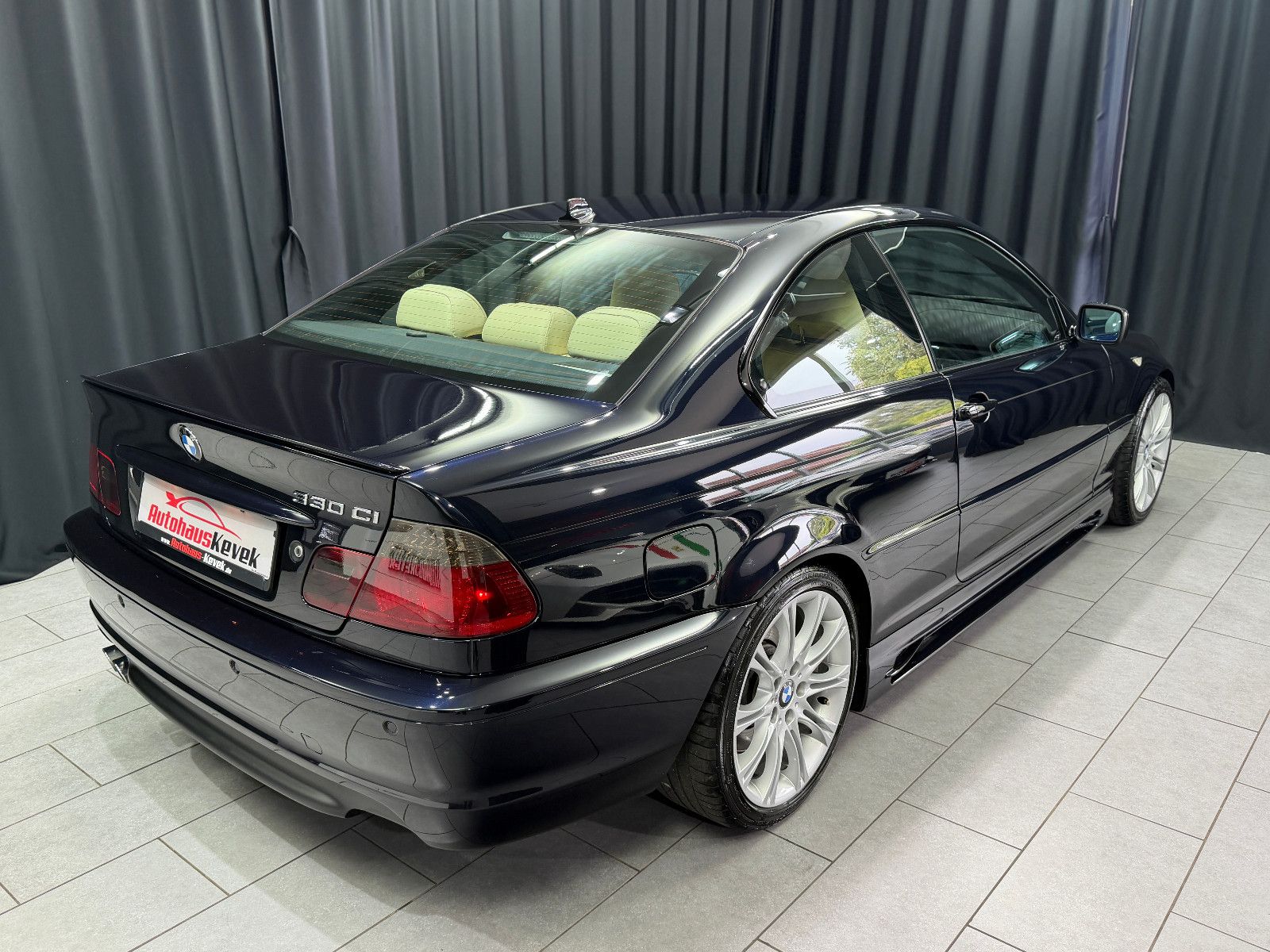 Fahrzeugabbildung BMW 330i Coupe Edition Sport |1.HAND|SMG|H/K|LEDER