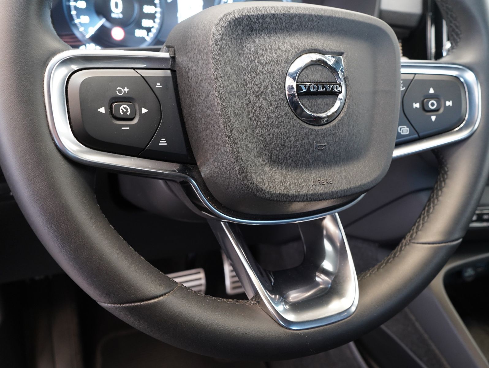 Fahrzeugabbildung Volvo XC40 B4 B R Design LED/NAVI/ACC/LEDER/360°