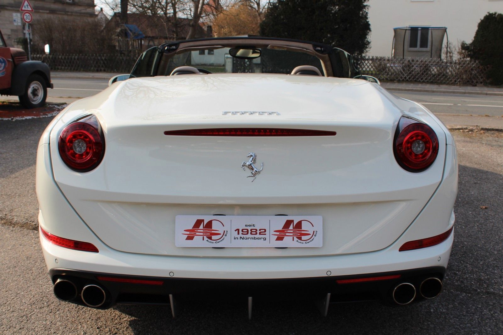 California 3.9 V8 T 4-Sitzer