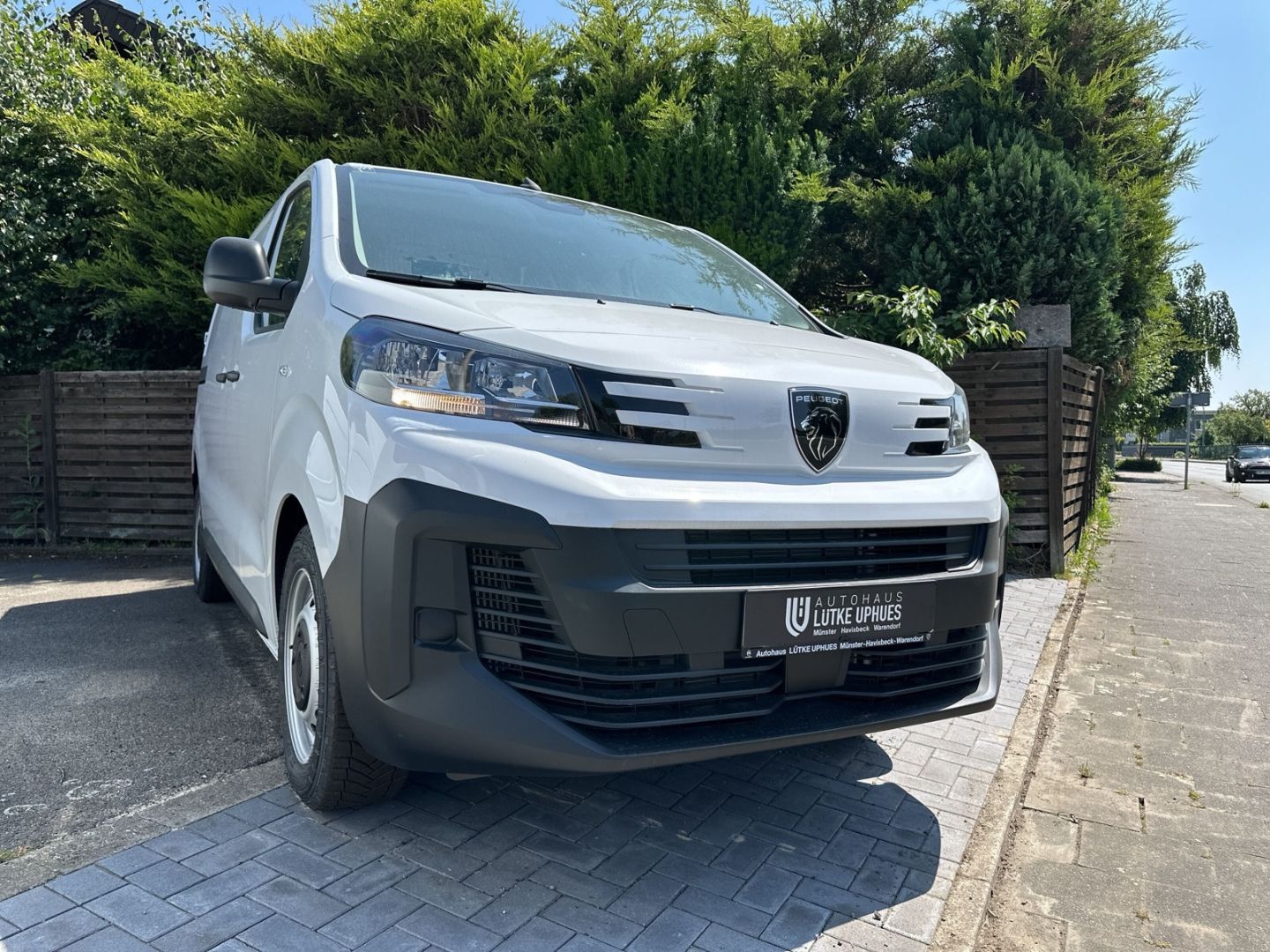 Fahrzeugabbildung Peugeot Expert KW Standard (L2) 2.0 BlueHDi 145 AHK-abn.