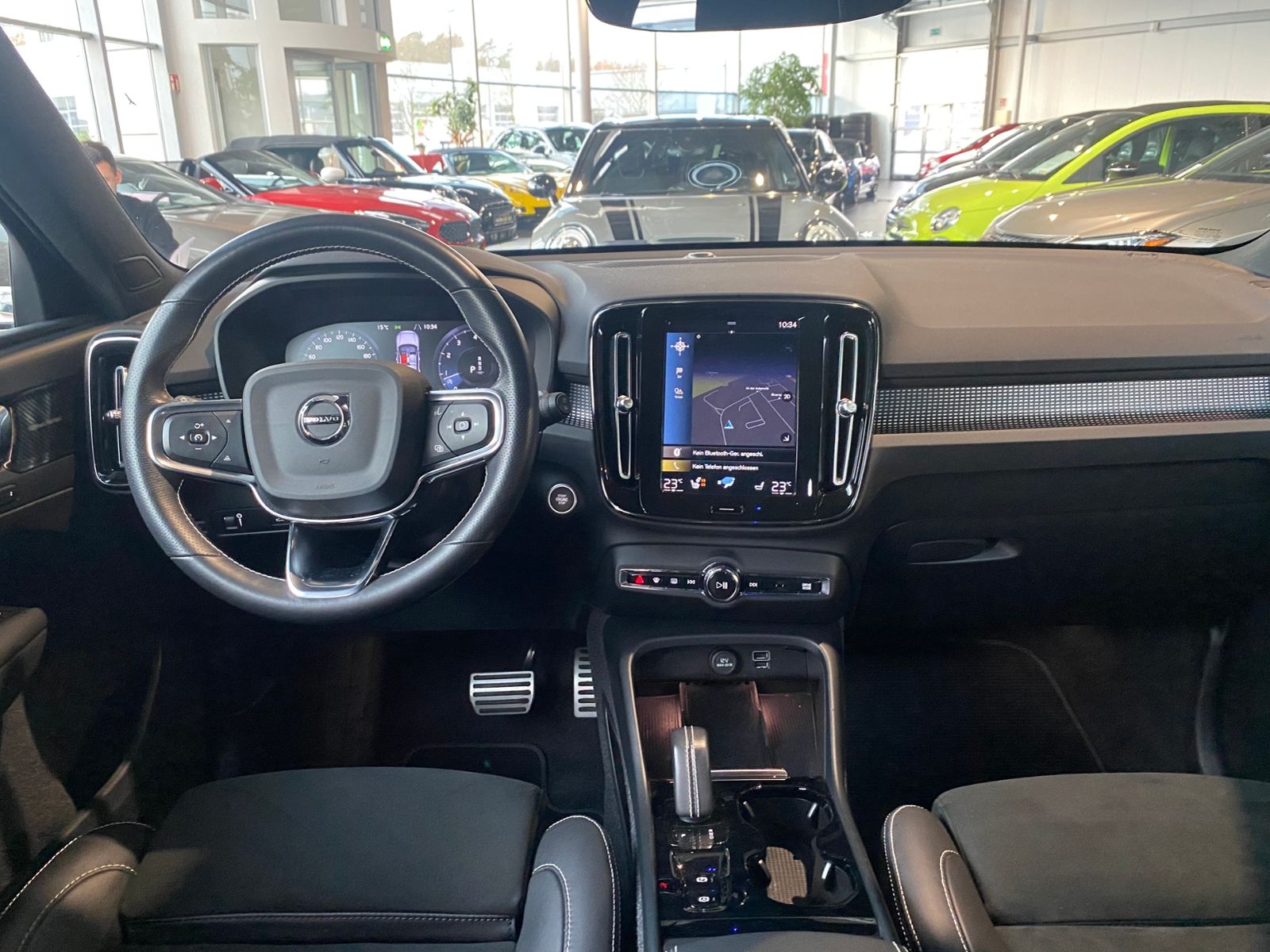 Fahrzeugabbildung Volvo XC40 R Design 2WD AHK LED NAV SHZ ALU