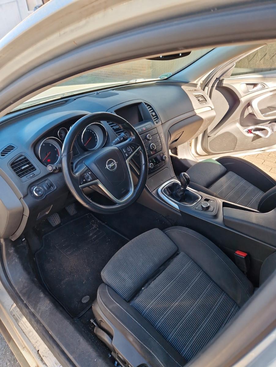 Opel Insignia 2010 — photo 9