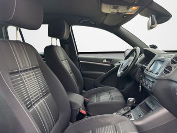 Volkswagen Tiguan - 12