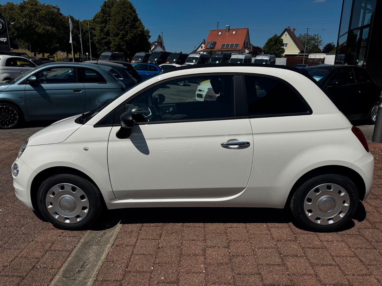 Fahrzeugabbildung Fiat 500C Carplay Tempomat Klima Tageszulassung
