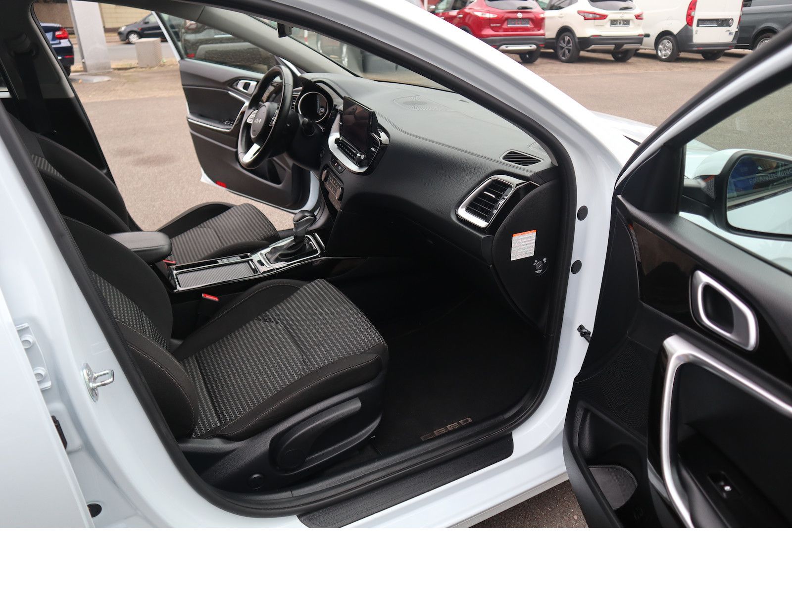 Fahrzeugabbildung Kia cee´d Sportswagon Ultimate 1.5 DCT CAM SHZ NAVI