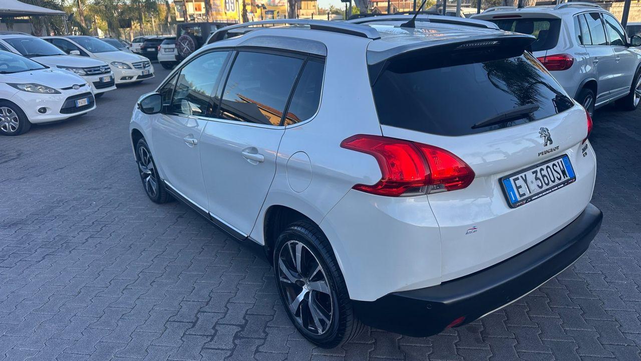 Peugeot 2008 2014 — салон