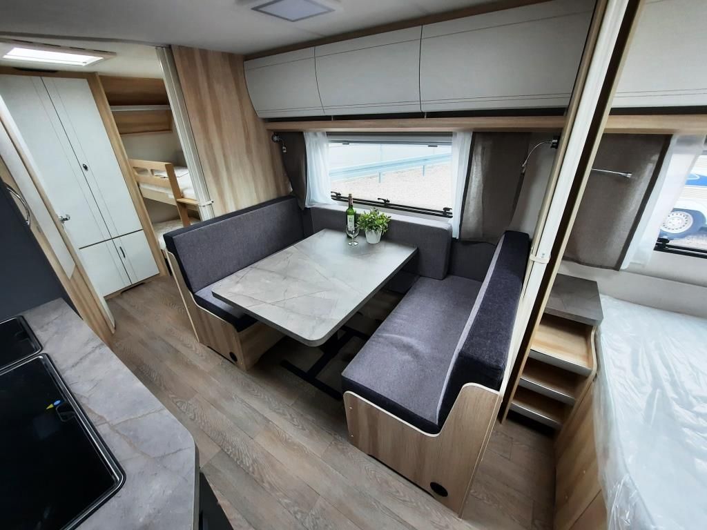Fahrzeugabbildung Hobby De Luxe 545 KMF Verfüg./Auflastung 2.000 Kg