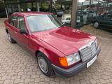Mercedes-Benz 230 E W124 - rote Mercedes-Benz 230