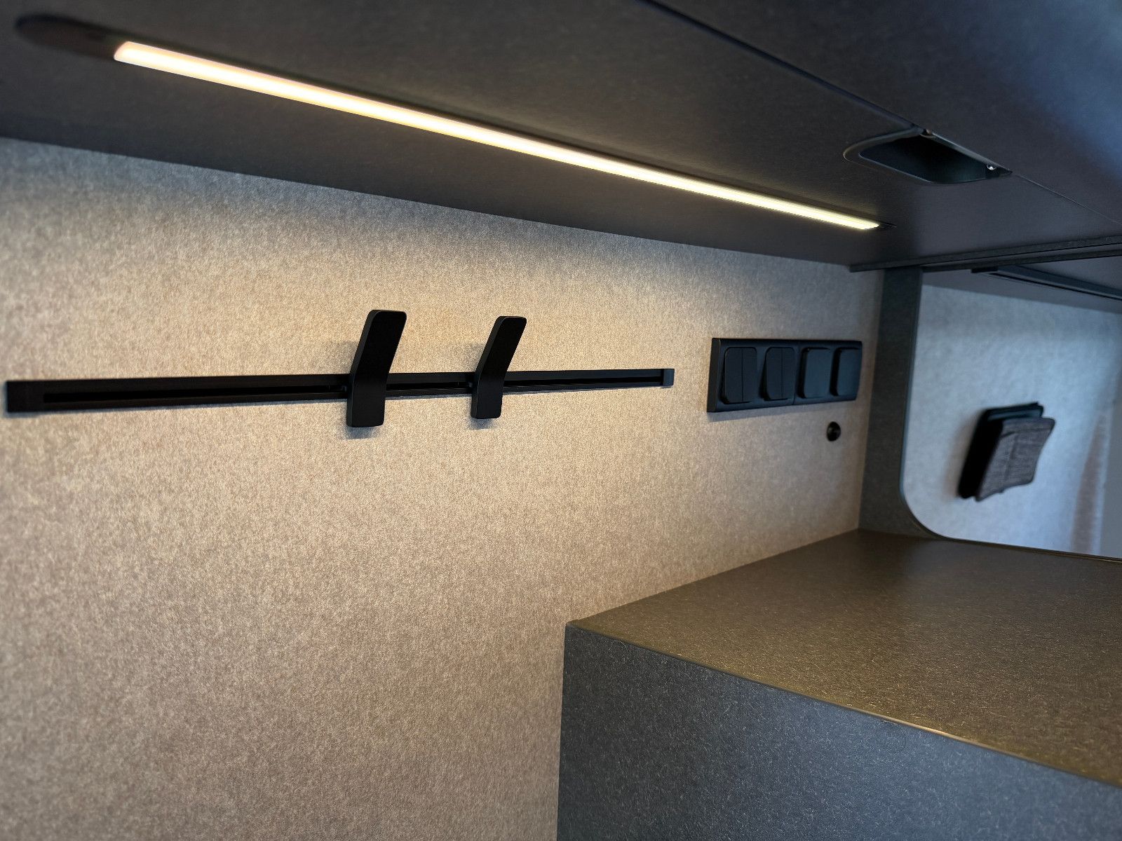 Fahrzeugabbildung HYMER / ERIBA / HYMERCAR Redwood 601 - Voll - 6.871€ sparen!