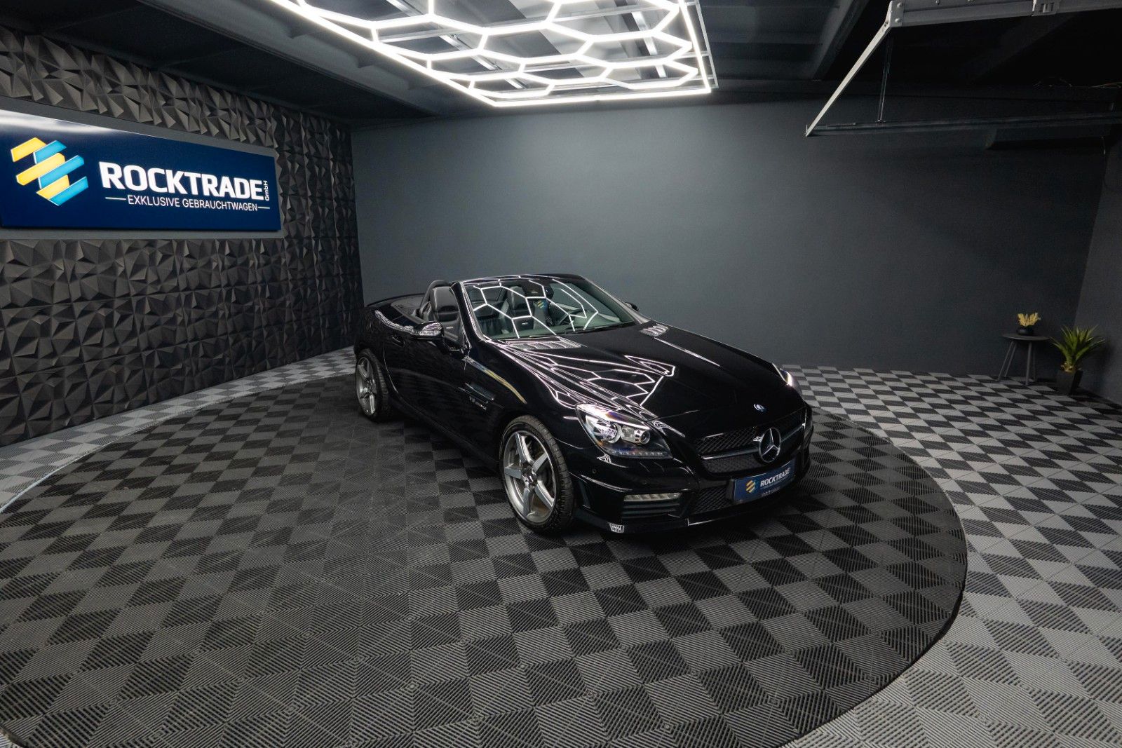 Fahrzeugabbildung Mercedes-Benz SLK 55 V8 AMG Roadster Carbon | Service NEU