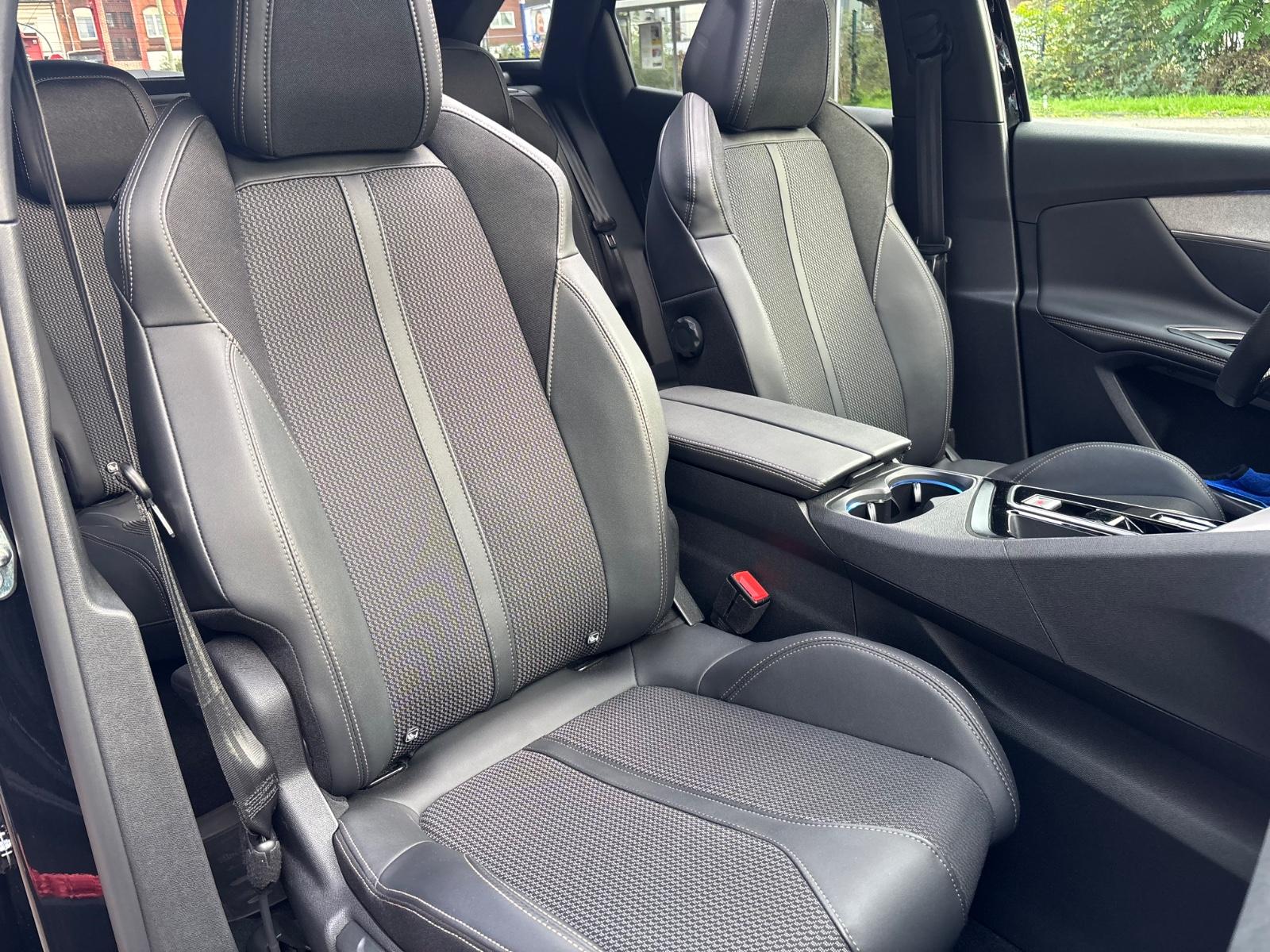 Peugeot 3008 GT *1.Hand*Scheckheft*Garantie 03/2027*