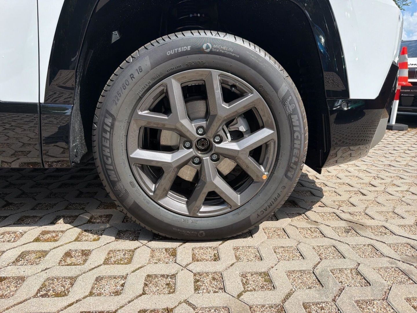 Fahrzeugabbildung Jeep Compass MY26 FIRST EDITION E-HYBRID PANO VOLL