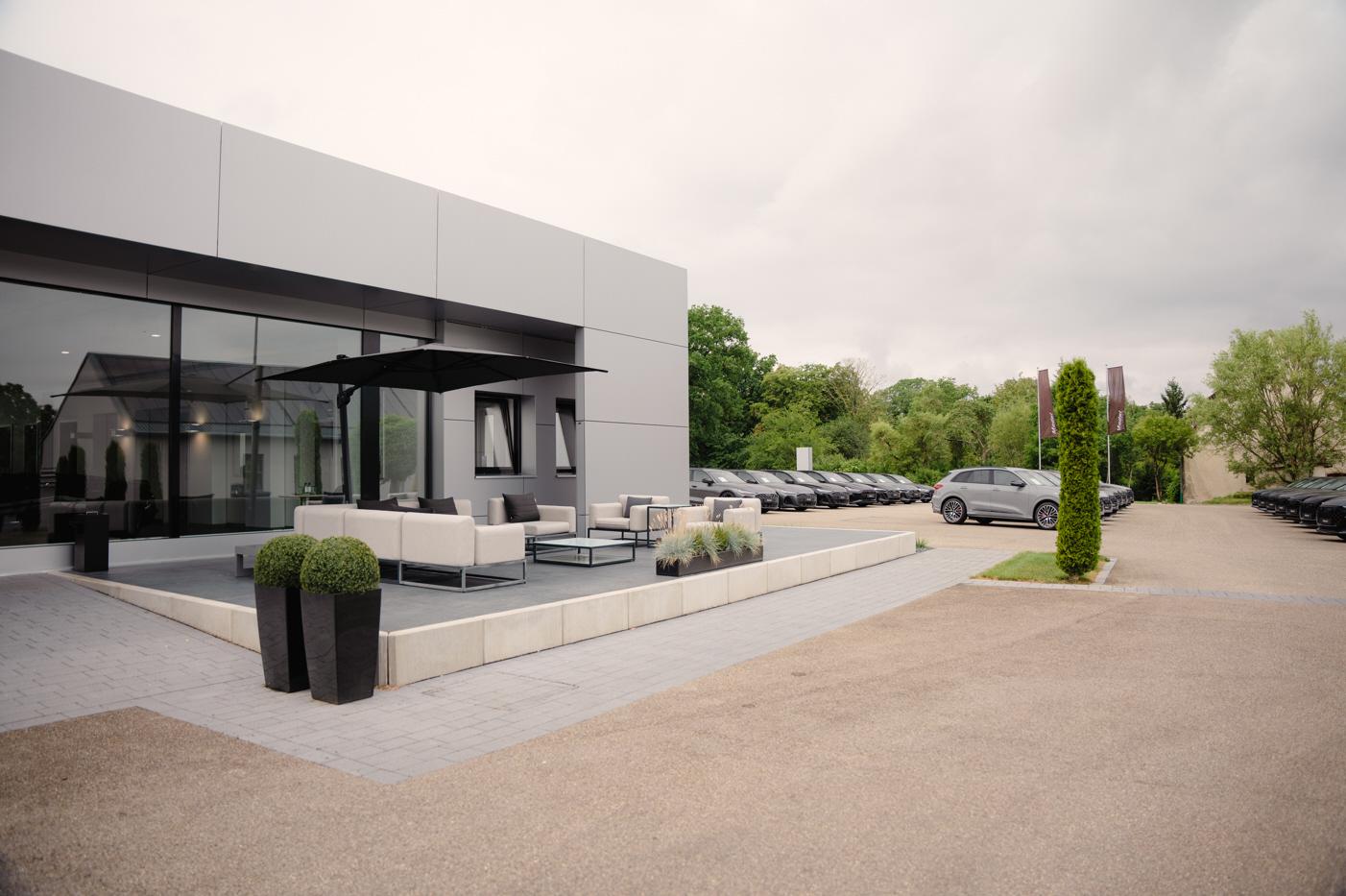 showroom-image-top