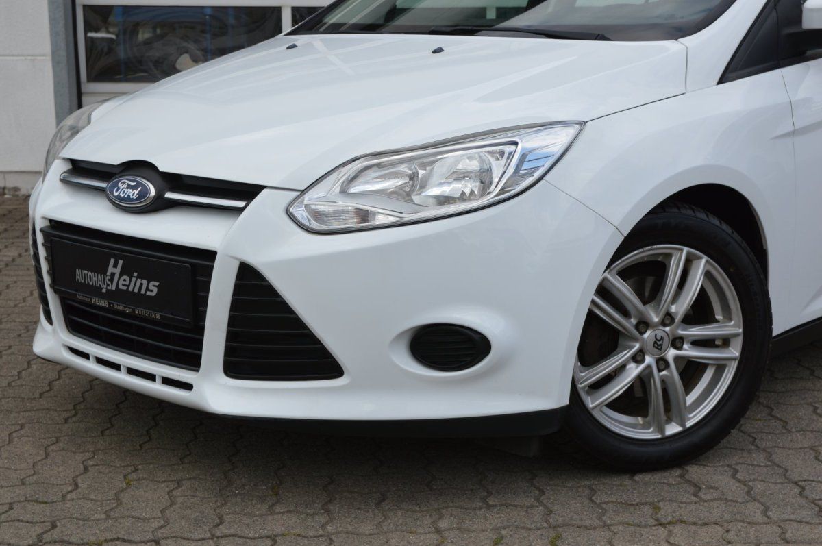 Fahrzeugabbildung Ford Focus Turnier   Trend SHZ Frontscheibenheizung
