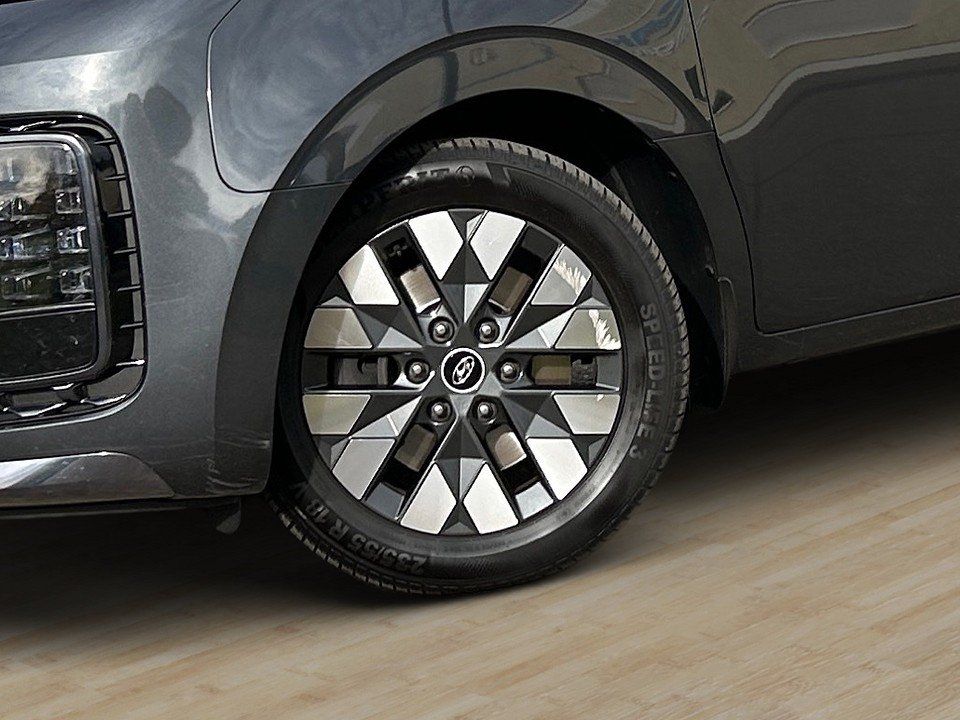 Fahrzeugabbildung Hyundai STARIA 7SITZER 2.2 CRDi 8AT SIGNATURE AHK PANO++