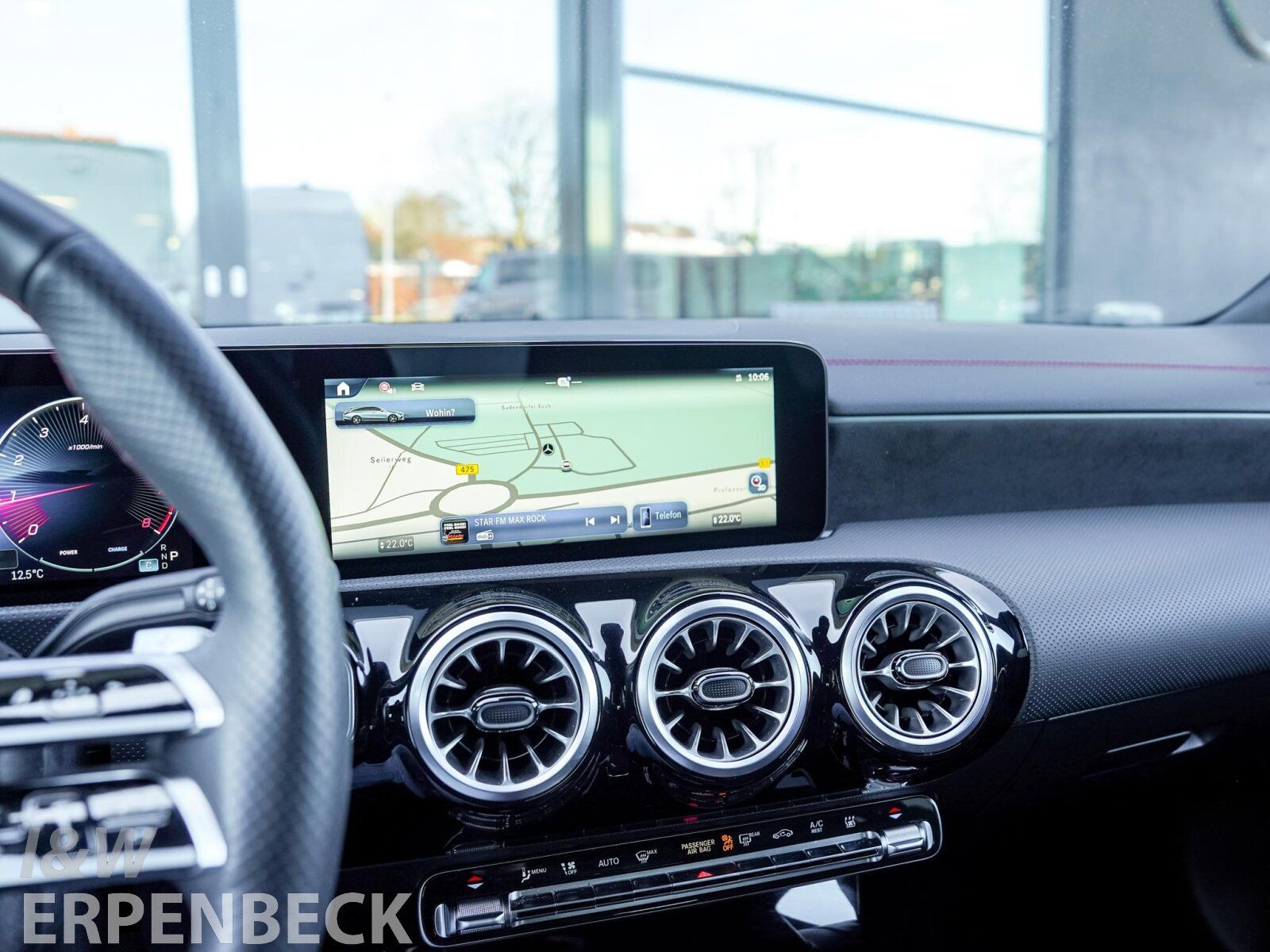 Fahrzeugabbildung Mercedes-Benz CLA 200 SB AMG 360° FAP Pano Night Distr Std.Hz.