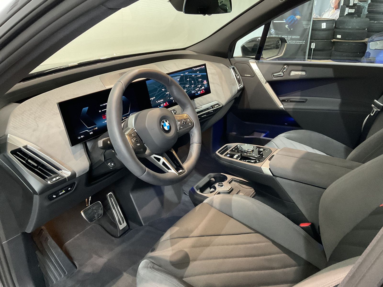 Fahrzeugeinzelansicht 10 Fahrzeugabbildung BMW iX xDrive60 M Sportpaket, Luftfederung, Sitzbelü
