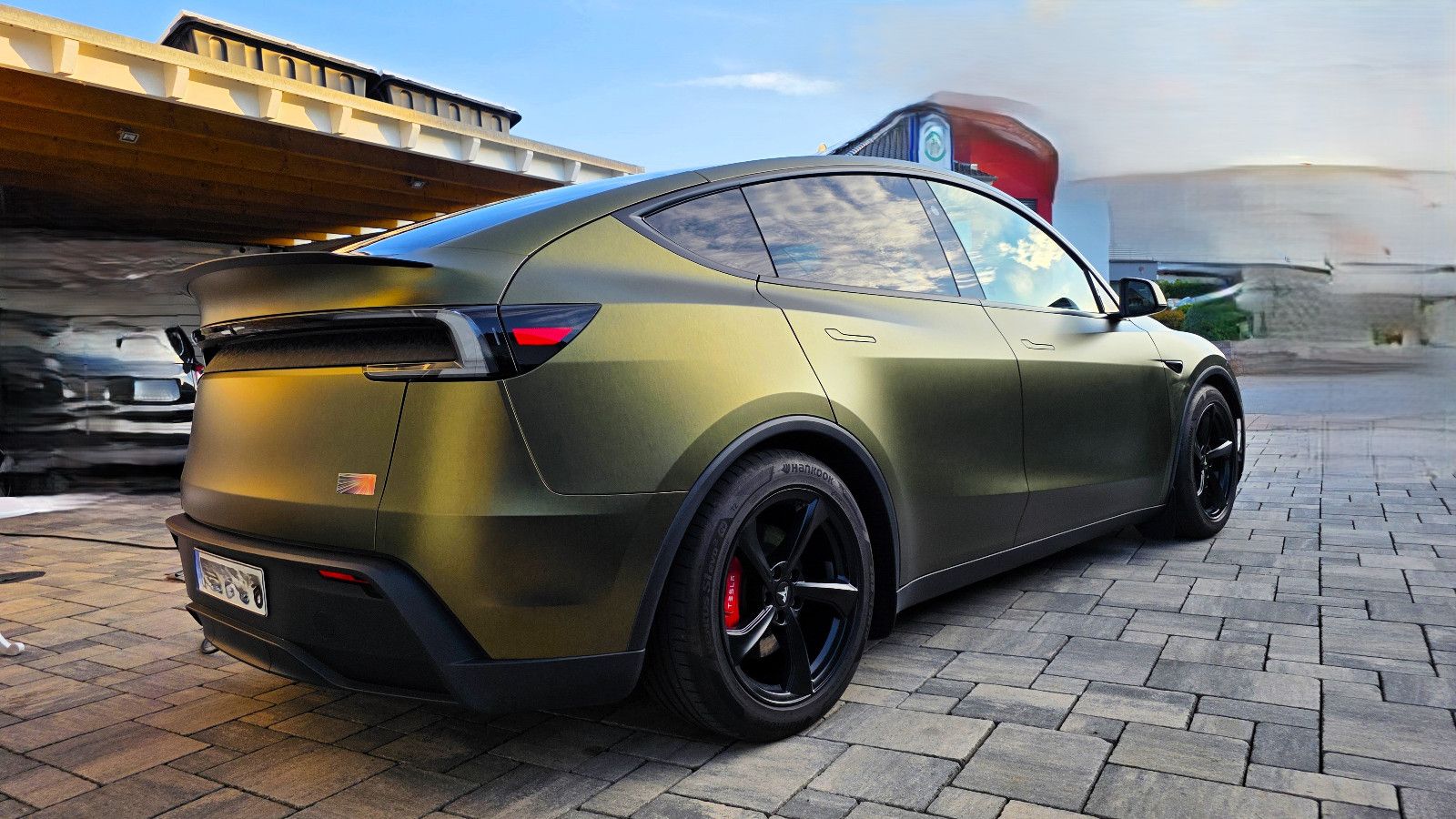 TESLA Model Y Juniper AWD Longrange Premium Fahrw AHK 