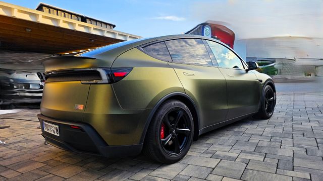 TESLA Model Y Juniper AWD Longrange Premium Fahrw AHK 