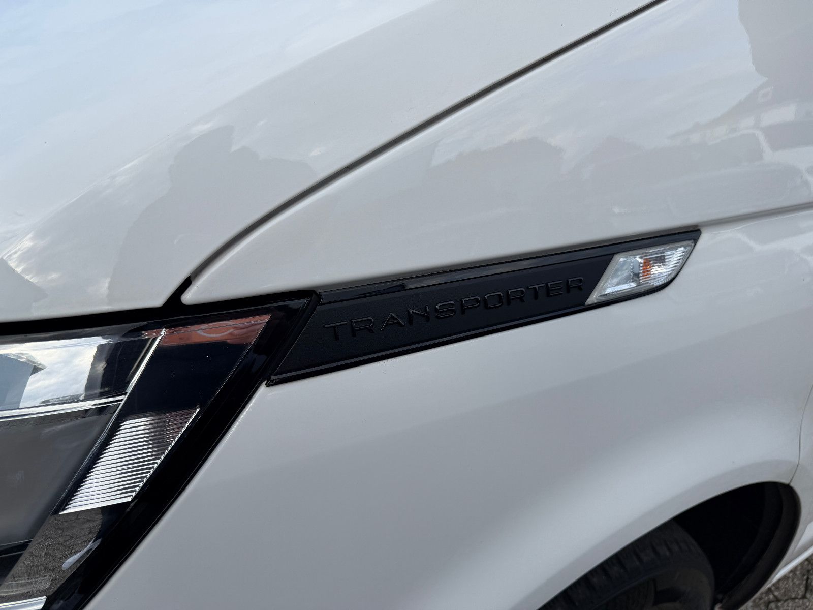 Fahrzeugabbildung Volkswagen T6.1 Transporter Pritsche//APPLE-CAR/NAVI/