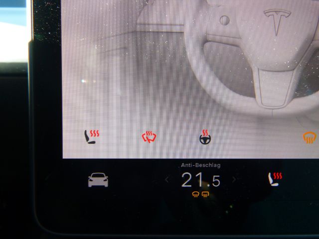 Fahrzeugabbildung Tesla Model 3 Standard RWD >Wärmep/Autopilot/Glasdach<