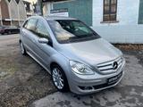 Mercedes-Benz B 170 / 2.Hand / Klima / SHZ. / PDC /NAVI /XENON - Mercedes-Benz B 170 in Bielefeld