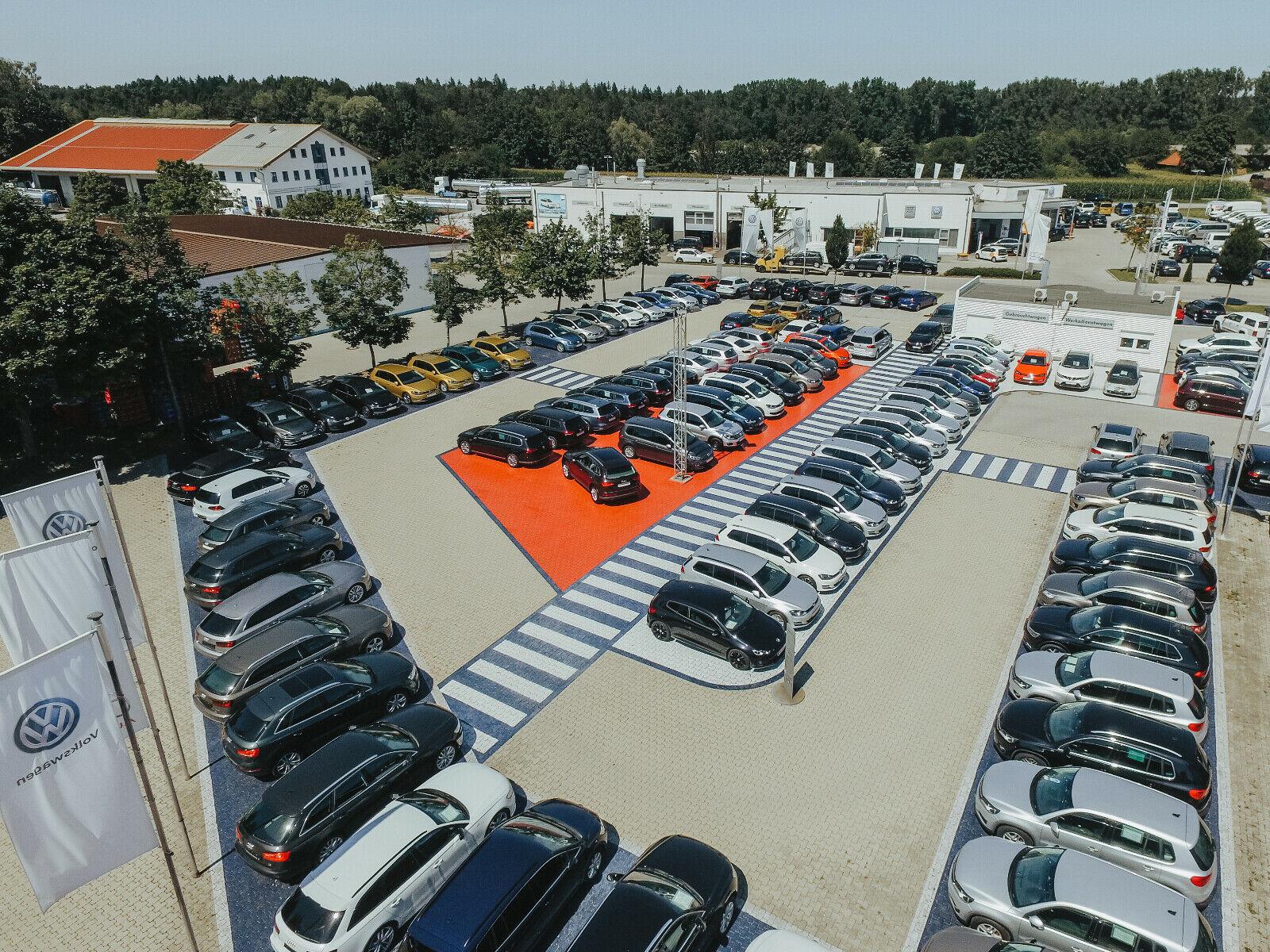 showroom-image-top