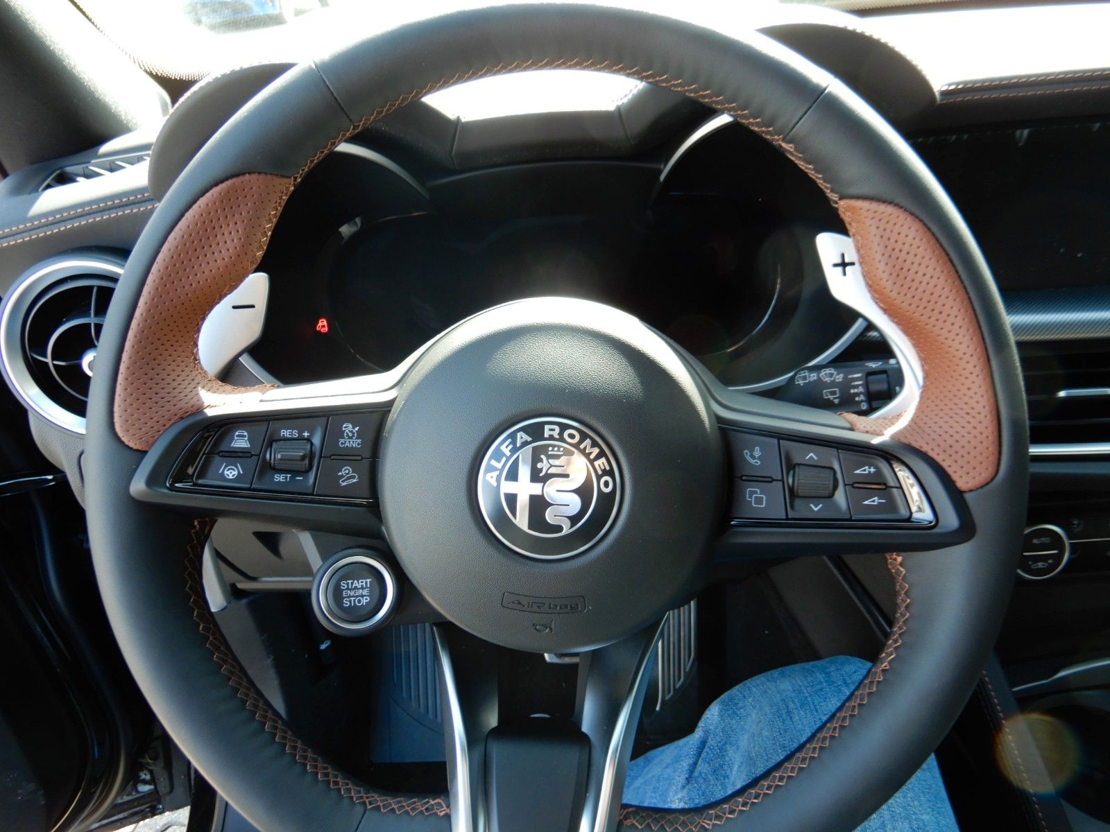 Fahrzeugabbildung Alfa Romeo Stelvio INTENSA MY24 2.0T Q4 AT8 206 KW Pano*LED