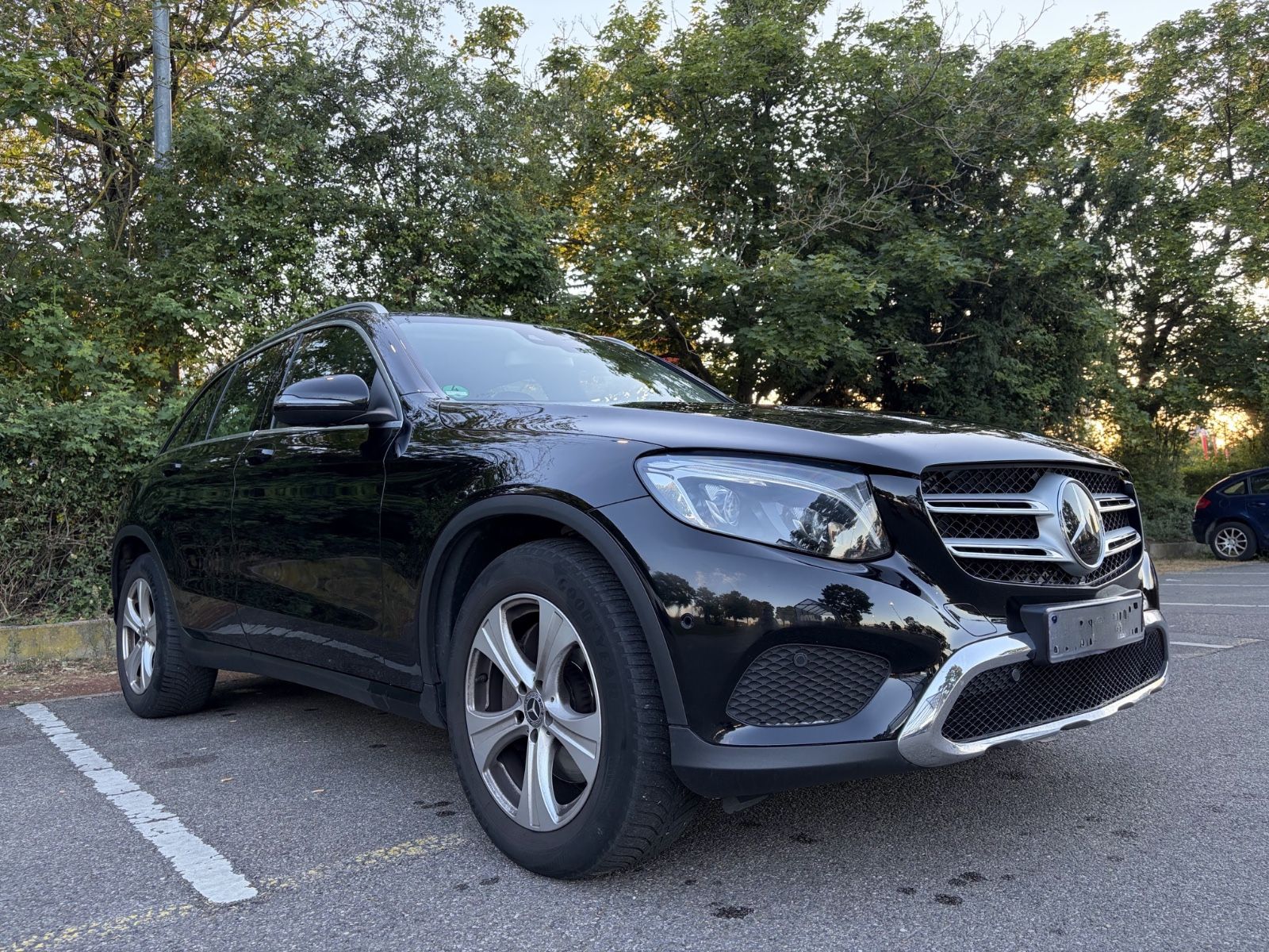 MERCEDES-BENZ GLC 250 d 4MATIC Luxury AHK | Pano | Distronic