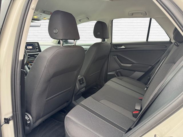 Fahrzeugabbildung Volkswagen T-Roc Life 1.0 TSI 110 PS 6-Gang LED RFK SHZG