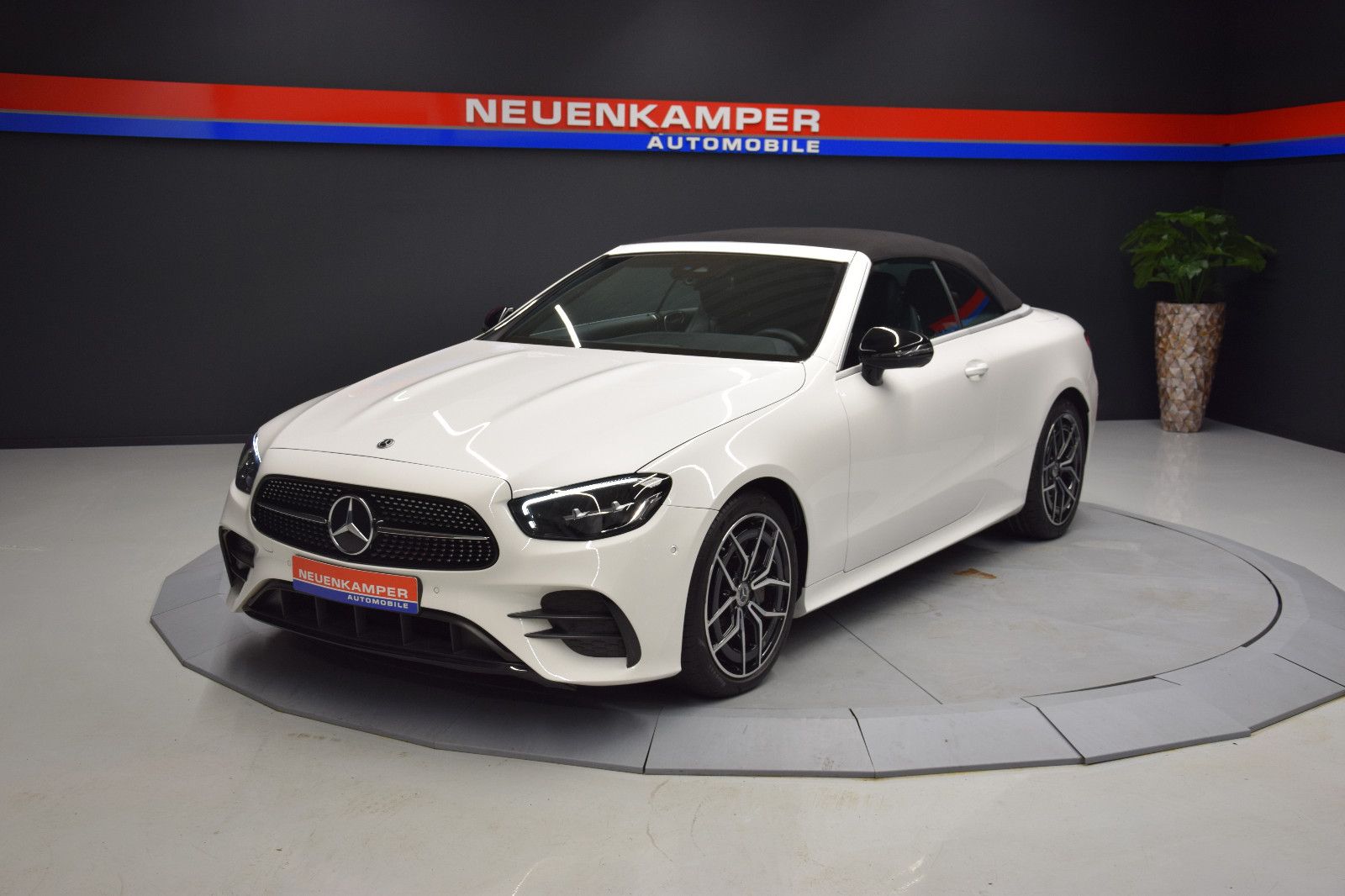 Fahrzeugabbildung Mercedes-Benz E 200 Cabrio 1.Hand AMG LED NAVI Ambiente Leder