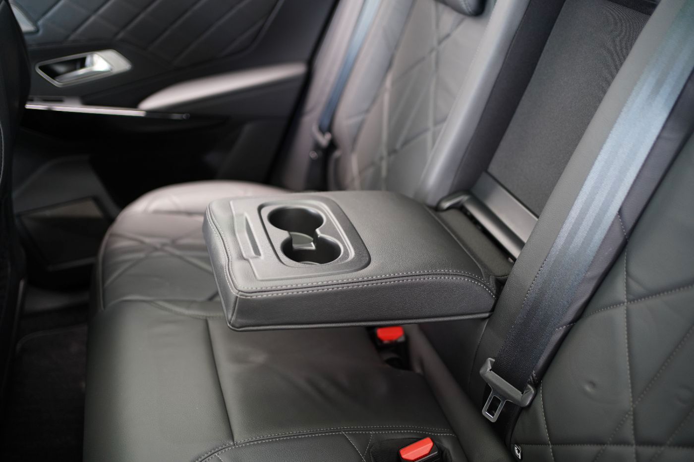 Fahrzeugabbildung DS Automobiles DS7 Crossback E-Tense 225 Rivoli Anhängerkupplun
