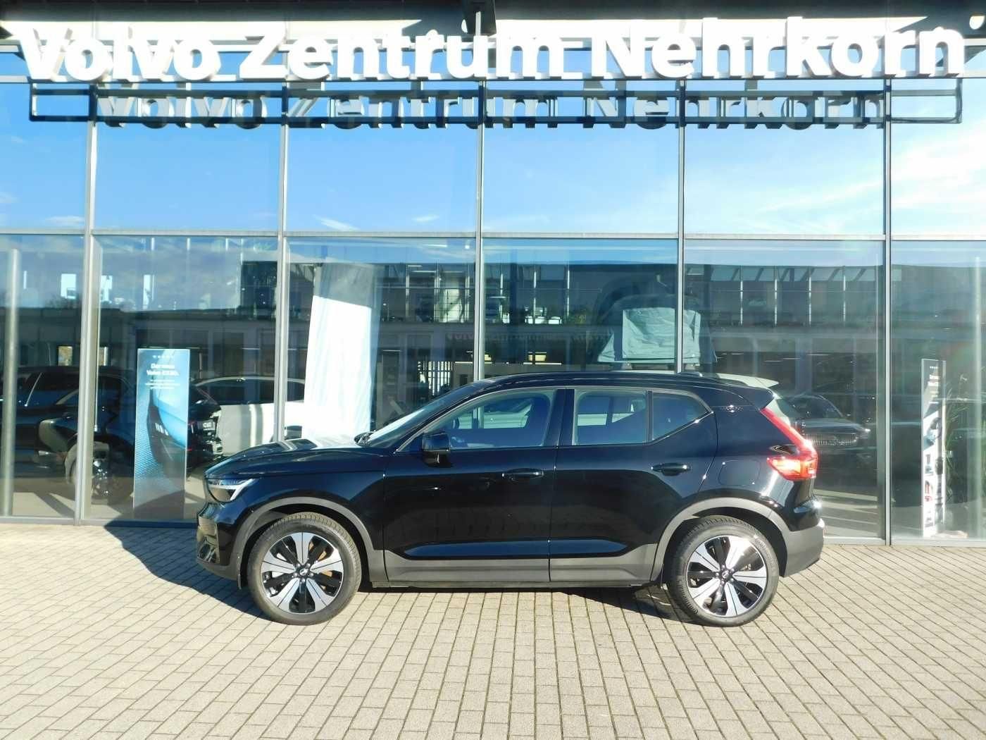 Fahrzeugabbildung Volvo XC40 Recharge Twin Motor AWD Plus 'AHK, GJR'