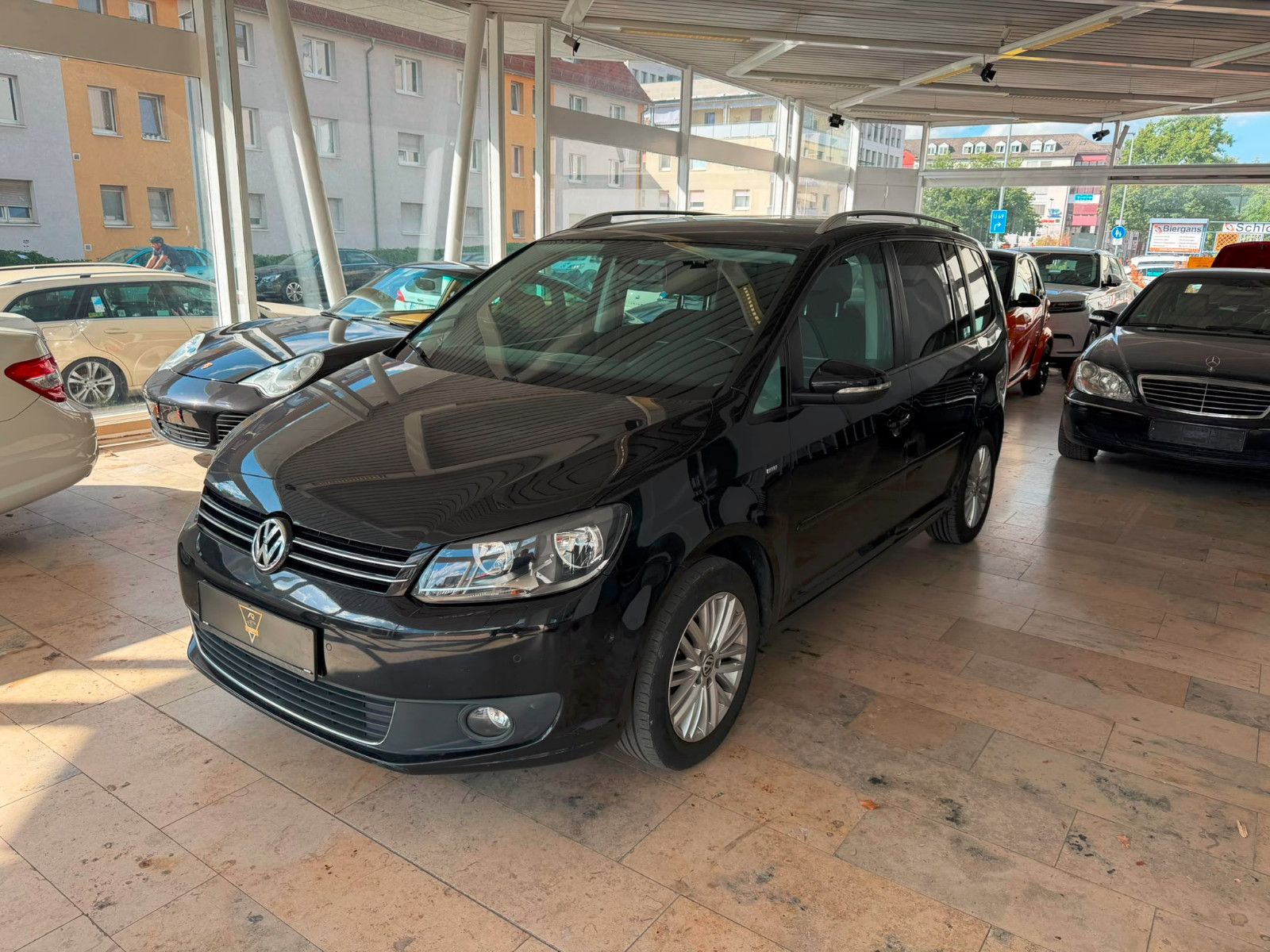 Volkswagen Touran - 1