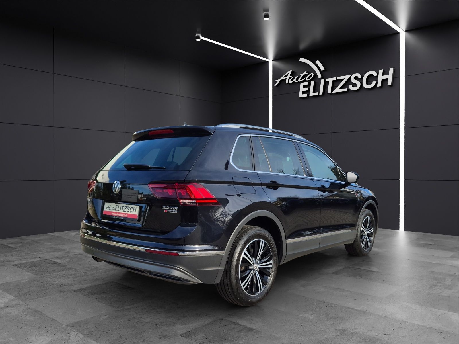 Fahrzeugabbildung Volkswagen Tiguan TDI Highline DSG 4M LED AHK Navi ACC PDC