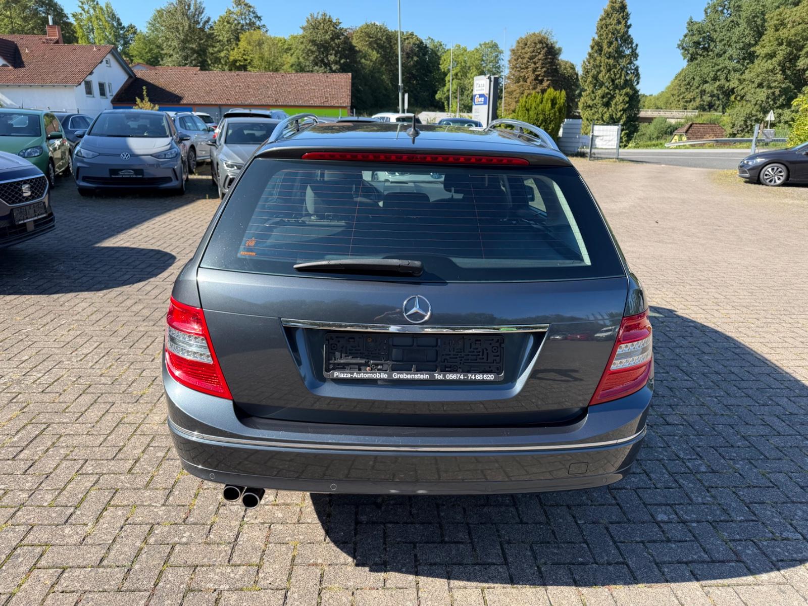 Mercedes-Benz C220 2010 — photo 11