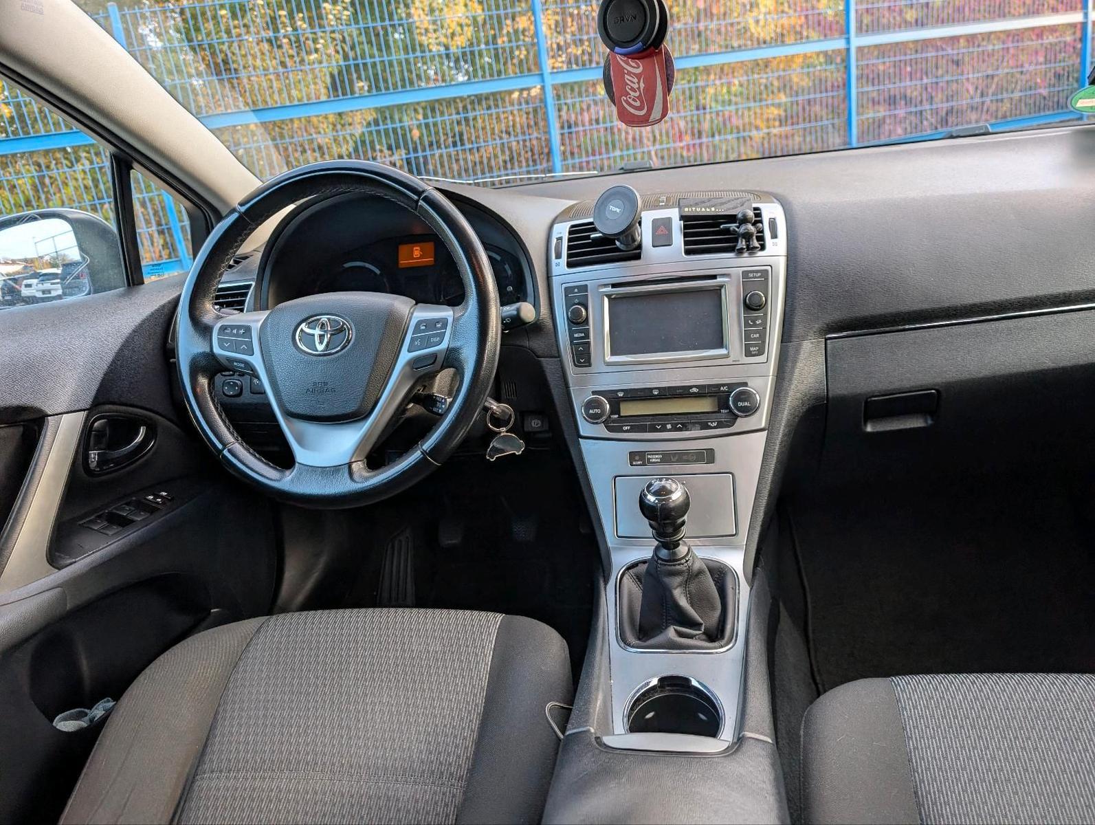 Toyota Avensis 2011 — photo 7
