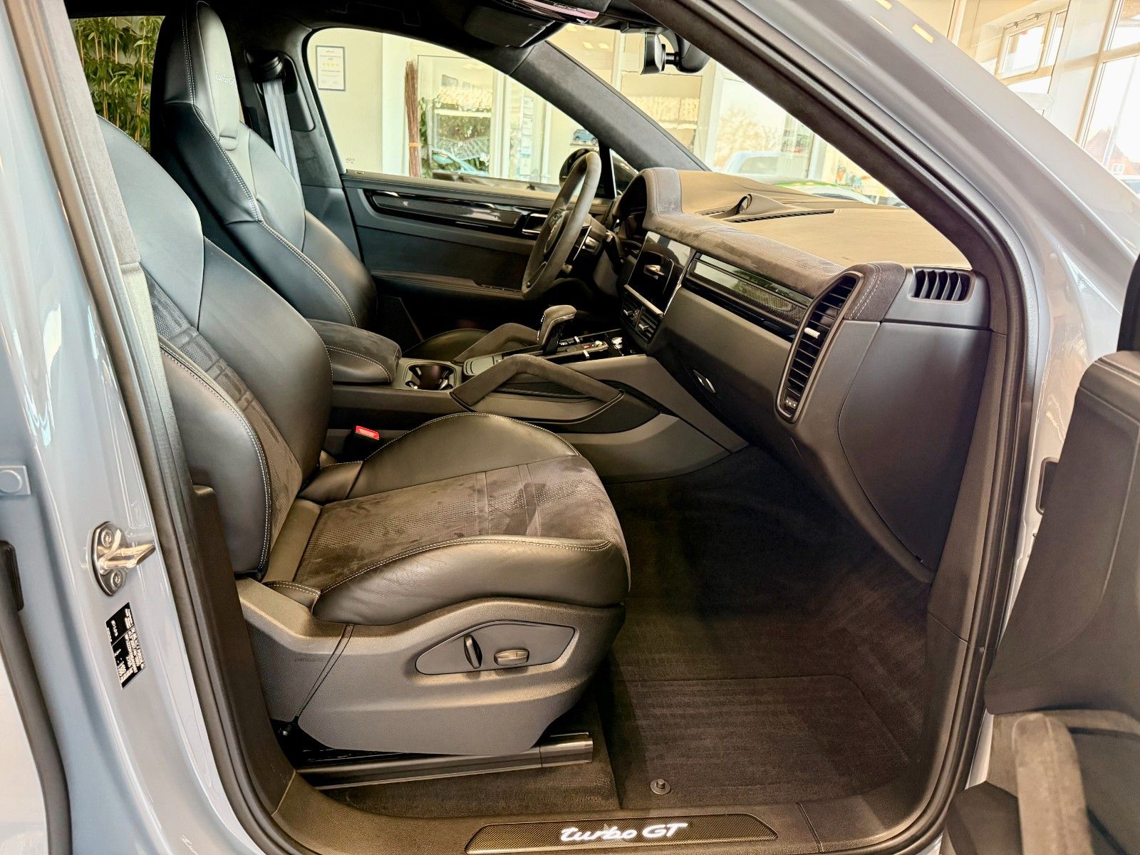 Fahrzeugabbildung Porsche Cayenne Turbo GT ACC / HeadUp / 22Zoll / Keyless