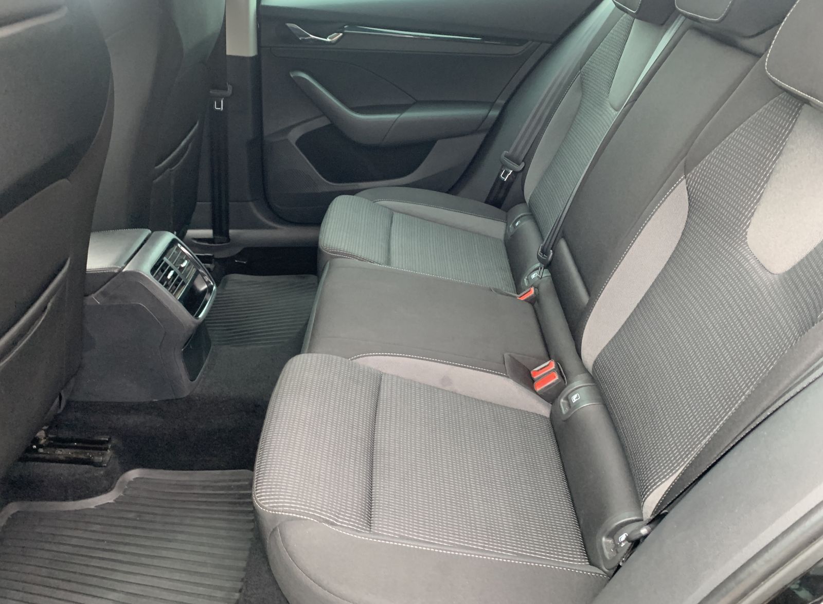 Fahrzeugabbildung SKODA Octavia 2.0 TDI*LED*Navi*SHZ*PDC*Temp*Spur*