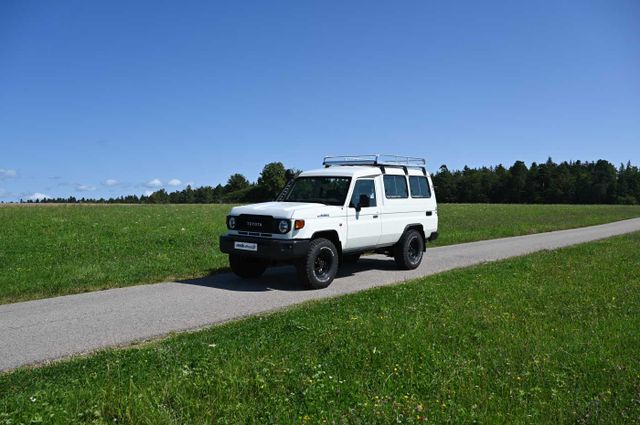 Toyota Land Cruiser GRJ 78 4.0 V6 5-Gang NESTLE OFFROAD