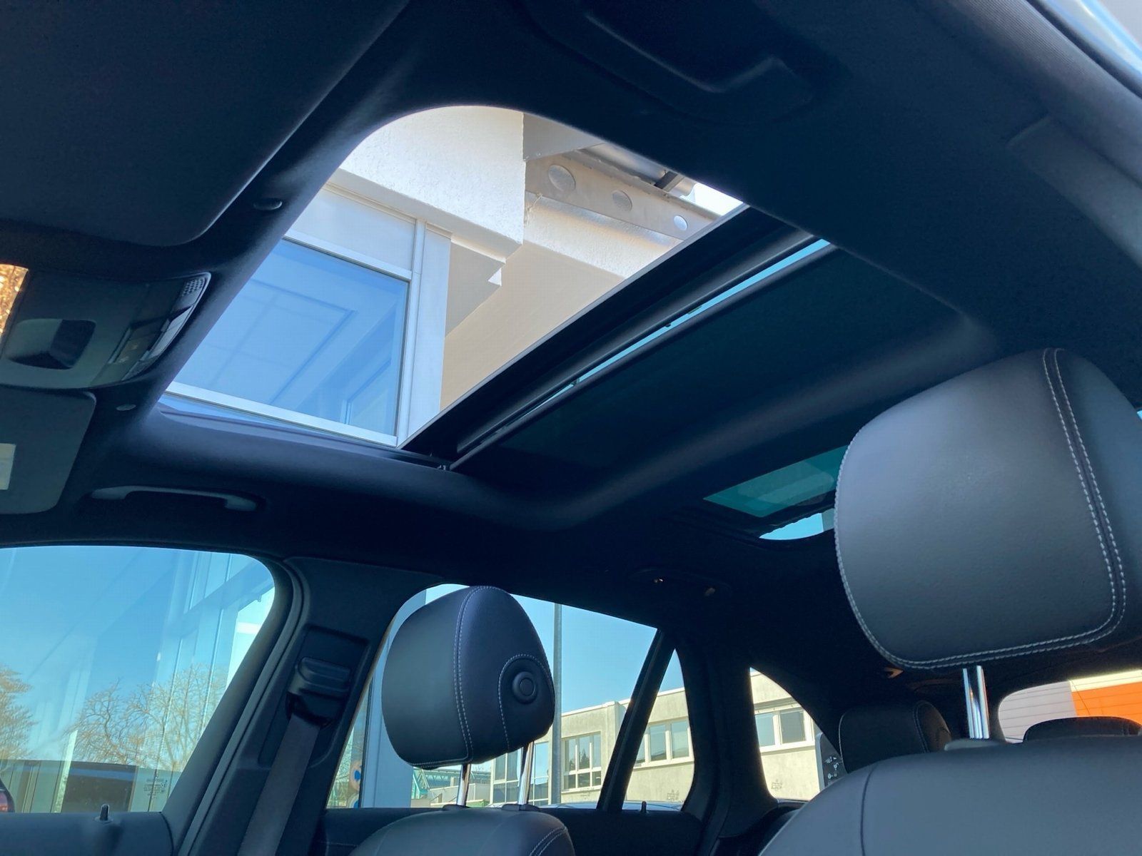 Fahrzeugabbildung Mercedes-Benz GLC 300 de AMG 4M*Pano*AHK*Burmester*360°*Distro