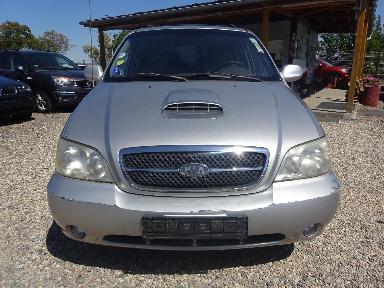 Kia Carnival 2005 — rear view
