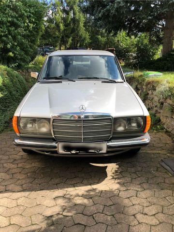 Mercedes-Benz Mercedes Benz 200 W123